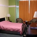 Motel168 New Jing Qiao Road Inn