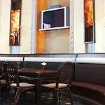 Motel168 New Jing Qiao Road Inn